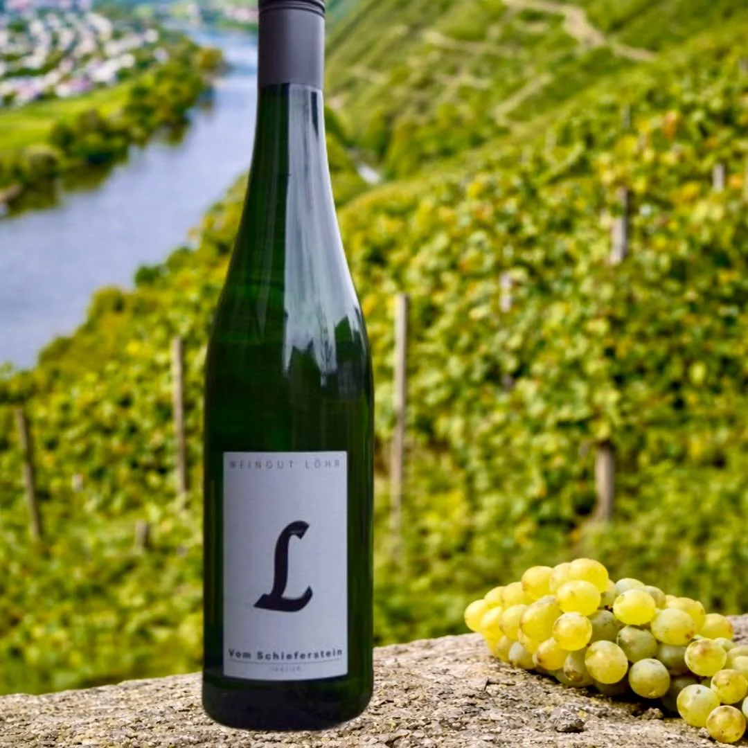 🍇 Weinvorstellung der Woche #6/25

Weingut: Weingut L&ouml;hr
Website: www.weingut-loehr.de
Rebsorte: Riesling - vom Schieferstein
Geschmacksrichtung: lieblich
Alkohol: 11,0 % vol

🍷 Beschreibung:
Der 2024 Riesling &bdquo;Vom Schieferstein&ldquo; &