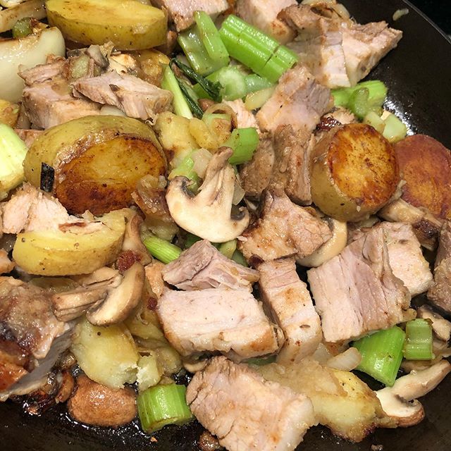 Mushrooms, celery, refried potatoes, spring onions, crushed garlic cloves and left overs.

#Food #Foodie #Foodporn
#Homecook 
#Nom #Instafood
#Leftovers #nofilter