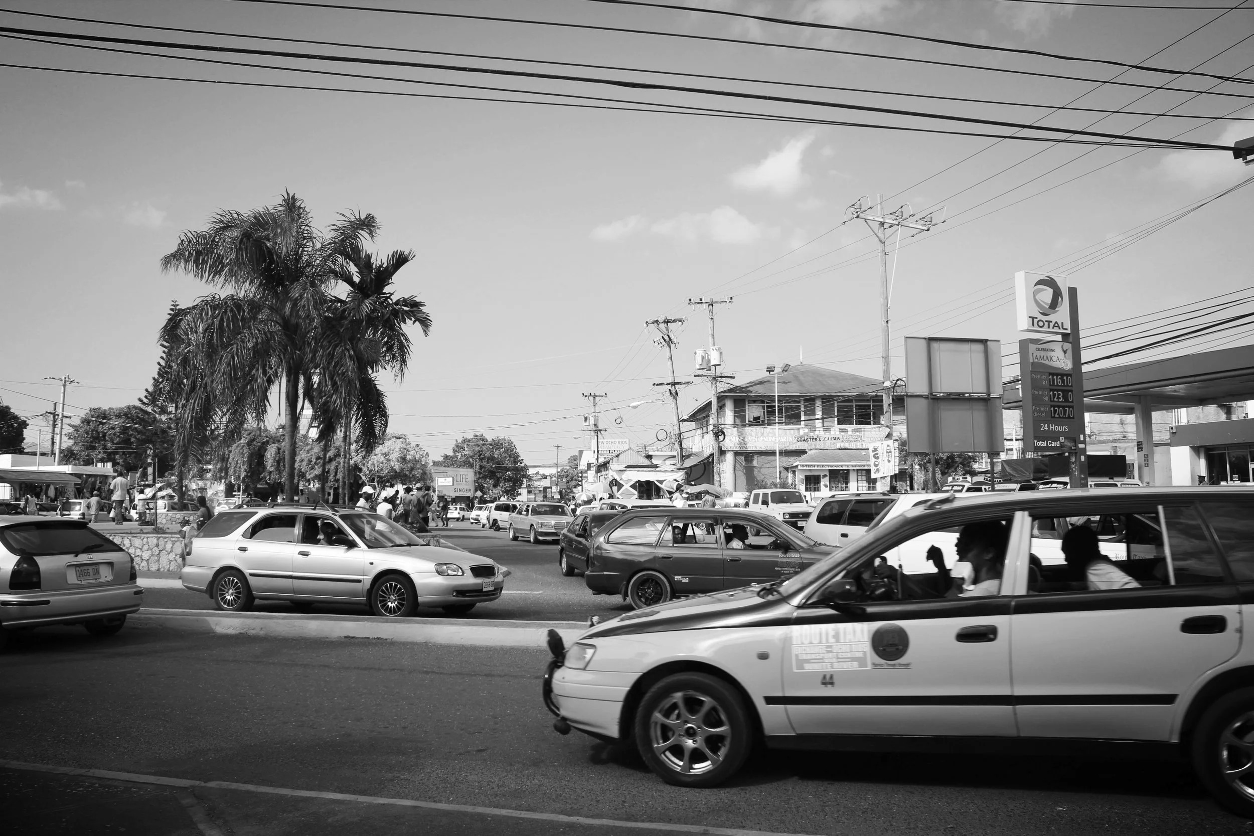 Kingston_street,_Jamaica.jpg
