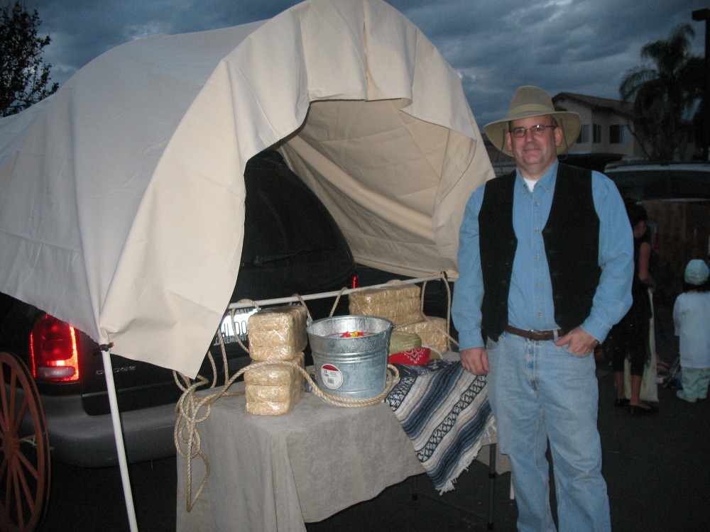covered wagon trunk or treat.jpg