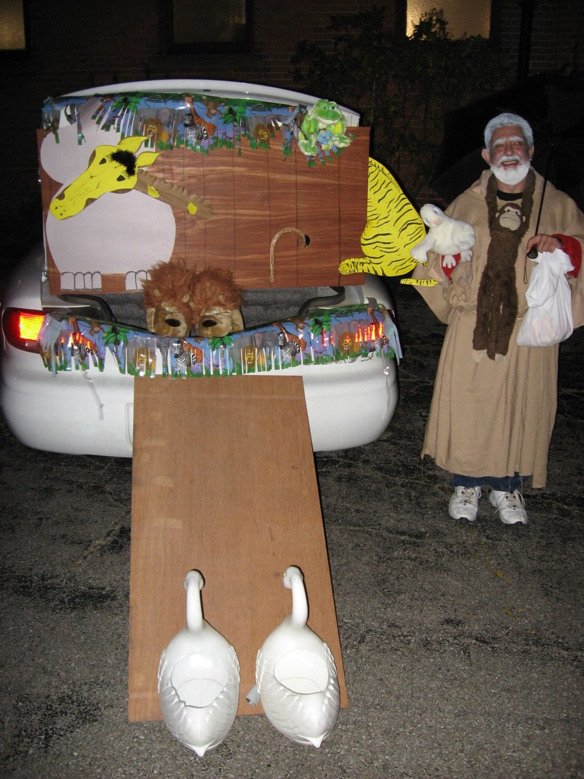 noah's ark trunk or treat.jpg