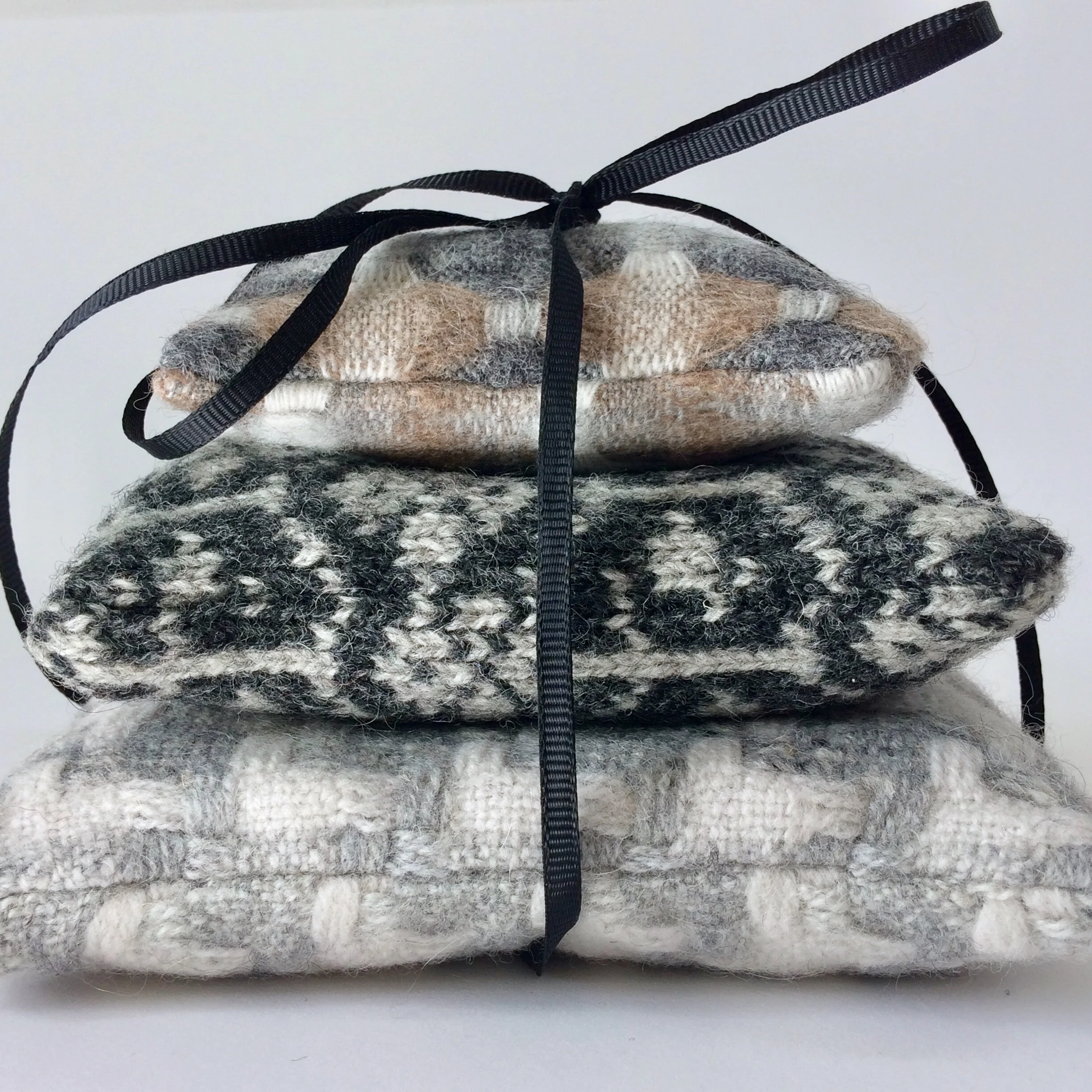 Scented pouches - pebble