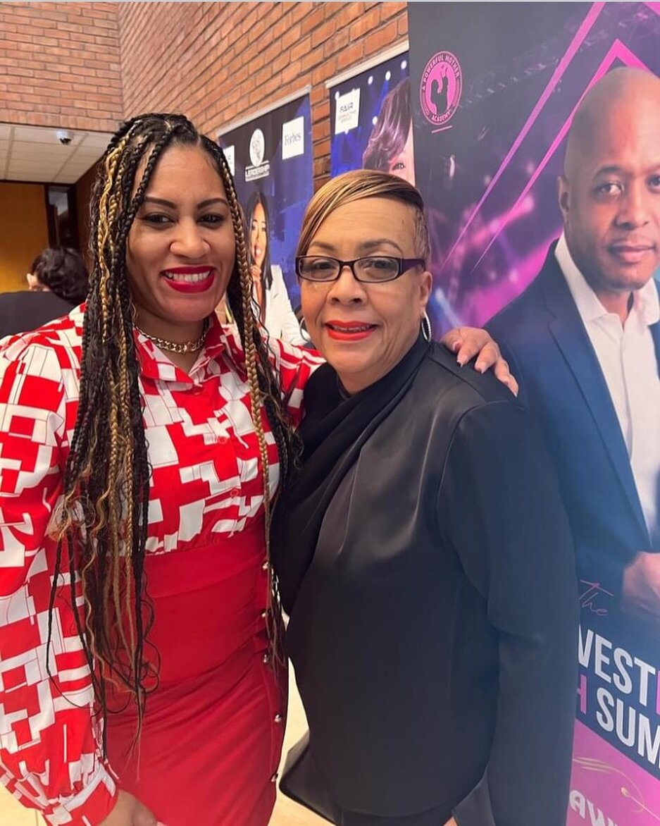 Whenever PRESENCE overrides  CREDENTIALS it&rsquo;s because the HARVEST is immeasurable‼️ What a pleasure colliding and connecting with the UNIQUE message of Confidence Coach @helloitsambernicole in Detroit during the Leadership Experience Tour. A PO