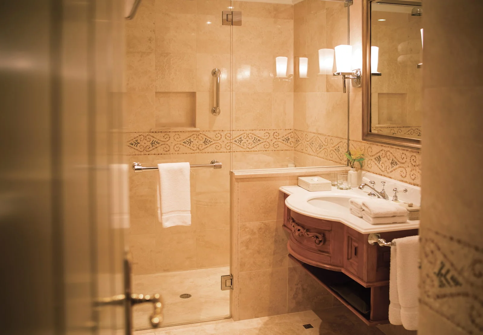 mon-acc-room-deluxe-bathroom02_1600x1111.jpg