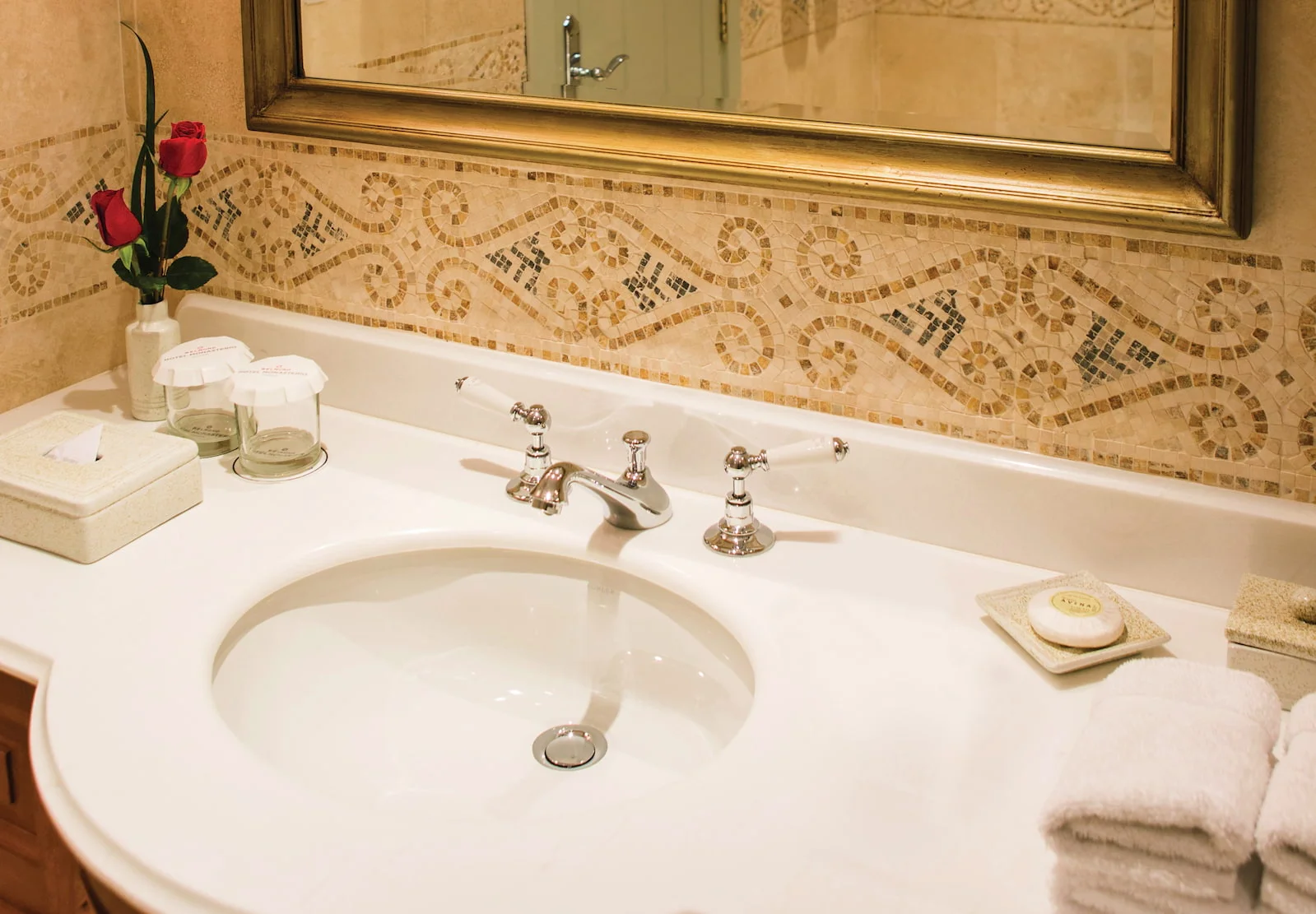 mon-acc-room-deluxe-bathroom01_1600x1111.jpg