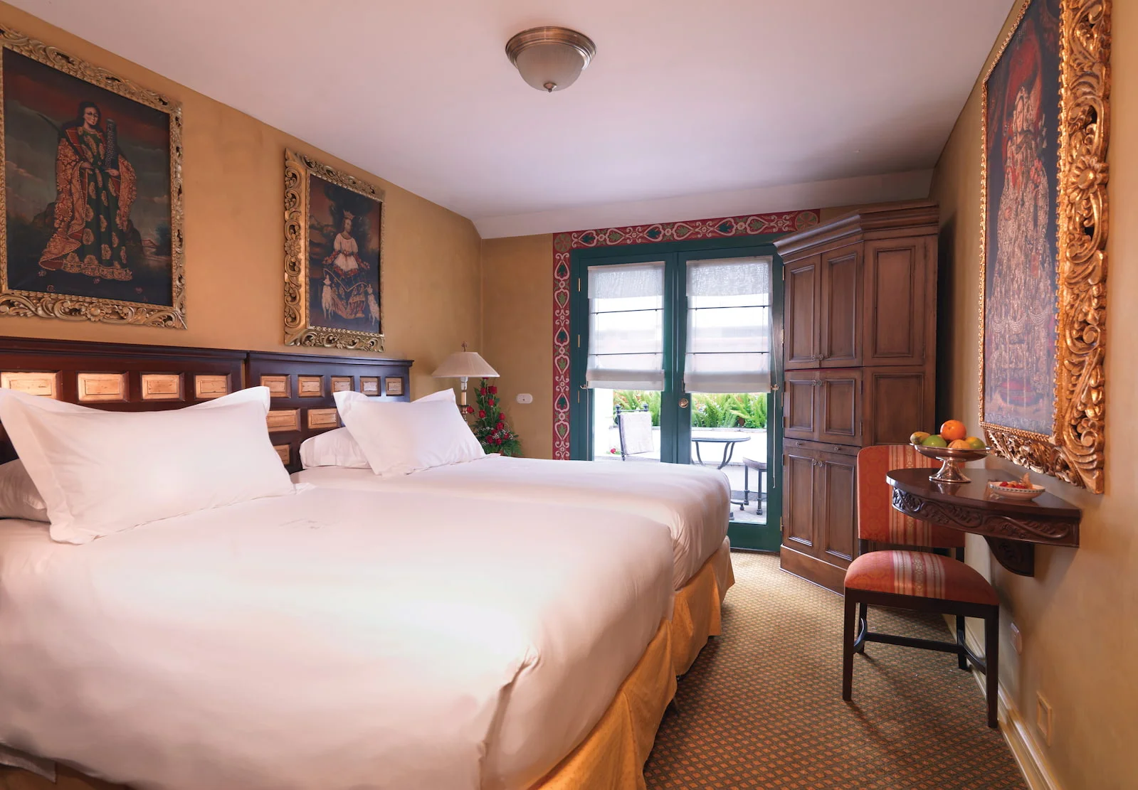 mon-acc-room-superior01_1600x1111.jpg
