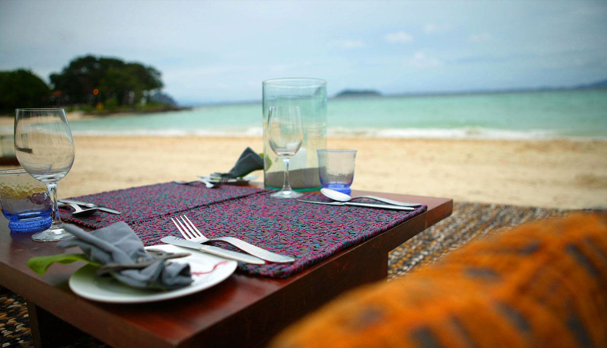 tacada-beach-dining-zeavola.jpg