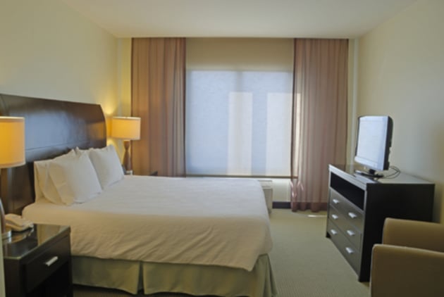 Hilton_Garden_Inn_Liberia_Airport_King_GuestRoom_FP_jy6gun.jpg