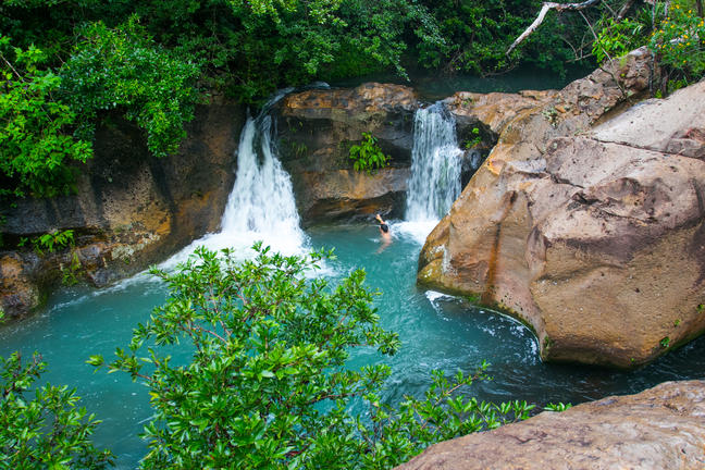 cangreja_waterfall1.jpg