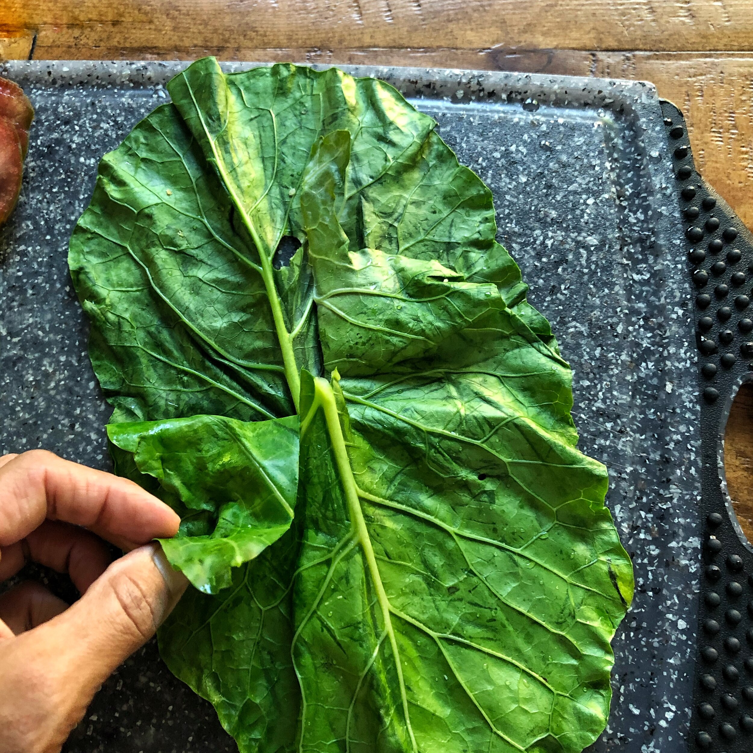 Arrange two collards overlapping in opposite directions