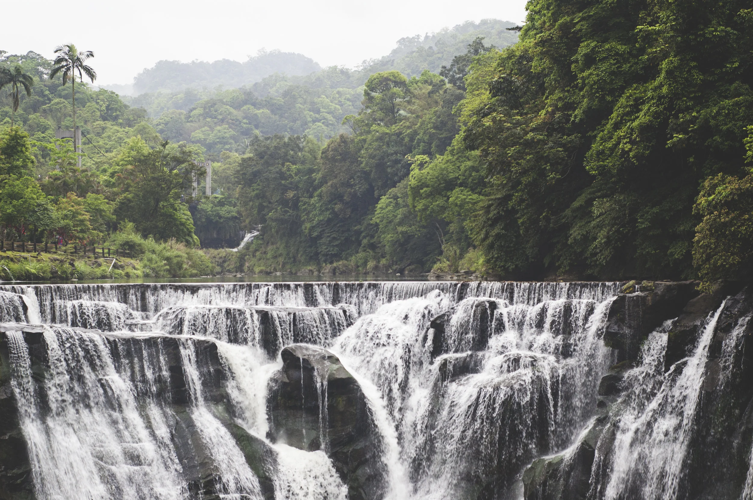 Shifen waterfall has been crowned “the niagaras of taiwan”