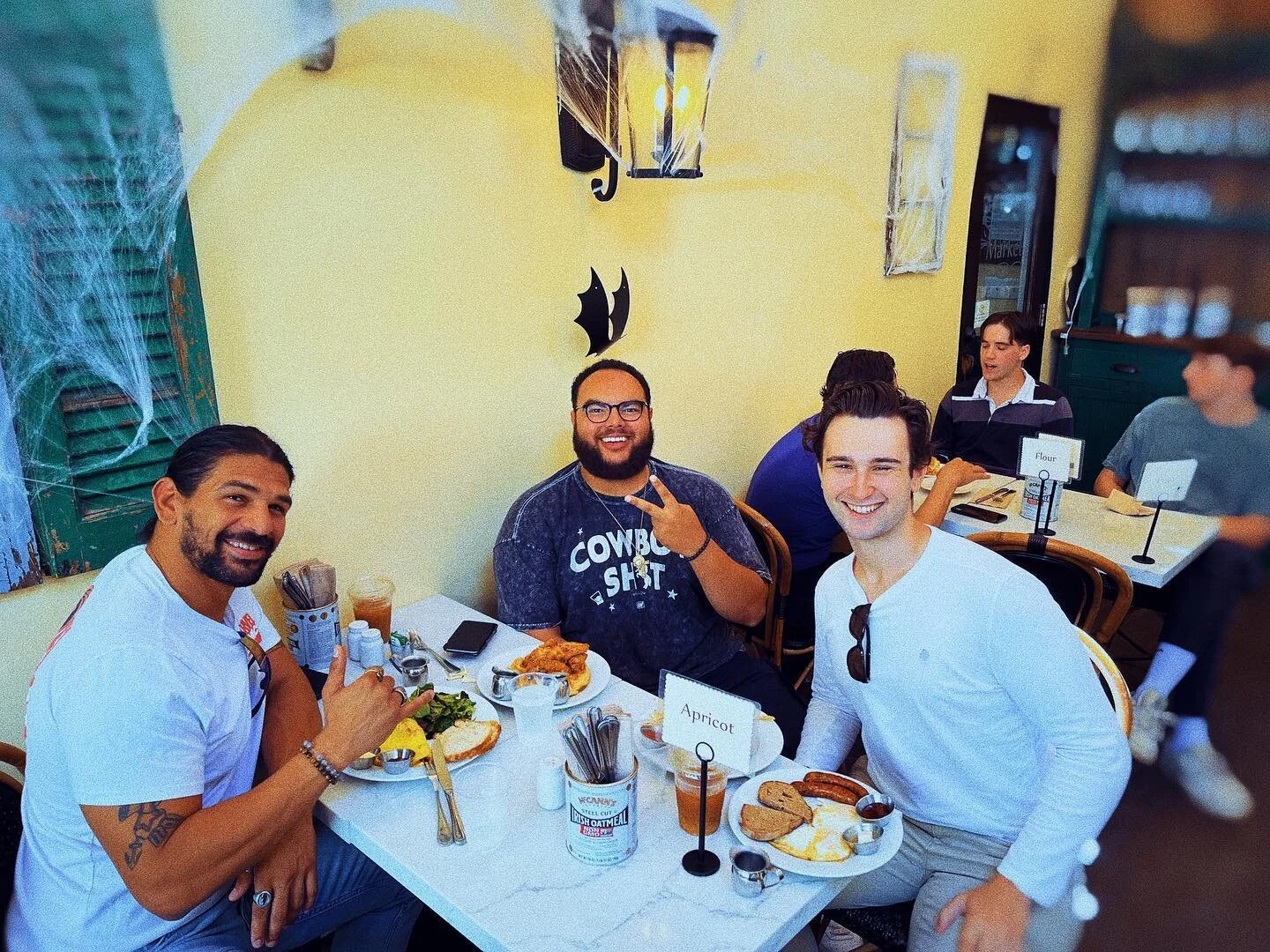 Spooky brunch with the boys 👻 

Big congrats on @fatherstumovie being the #1 movie on @netflix 🙏🏻 @jordon_withano 

#fatherstu #cowboyshit