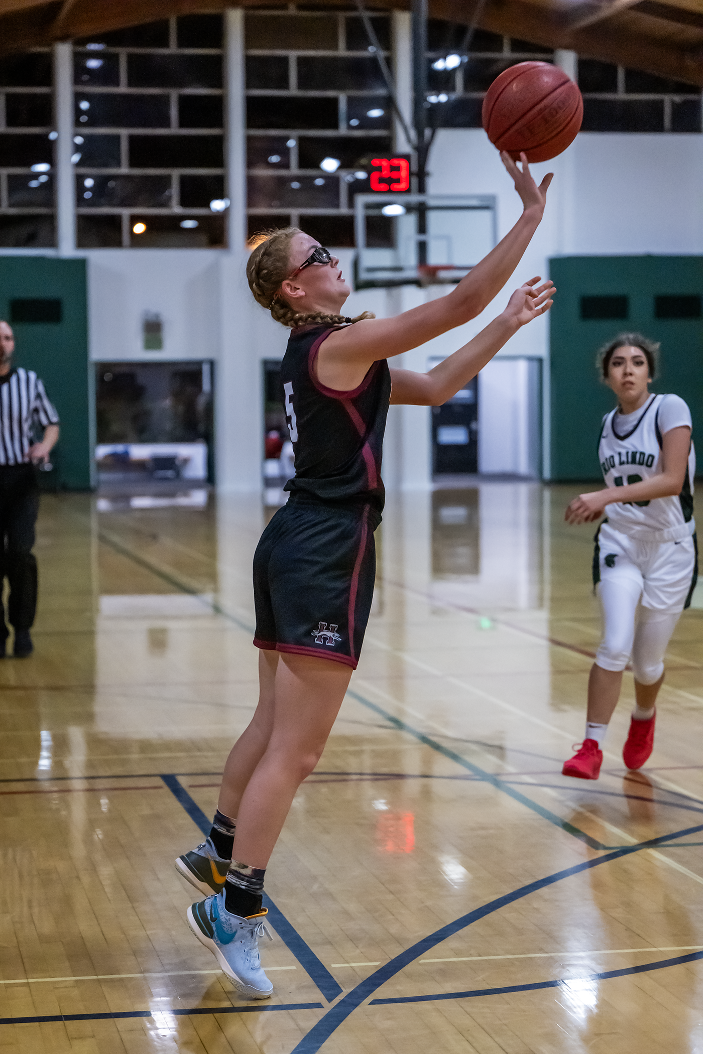 Rio Lindo v HHS Girls BB 0484  11 16 23.png
