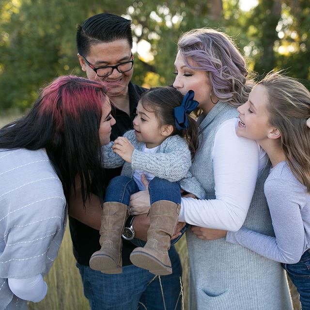 When family portraits accurately portray your family reality...⁠⠀
⁠⠀
Take a scroll through these for a little giggle.⁠⠀
⁠⠀
#familyphotography #familyphotographer #family #familyphotos #familysession #portraits #portraitphotographer #funny #outtakes #