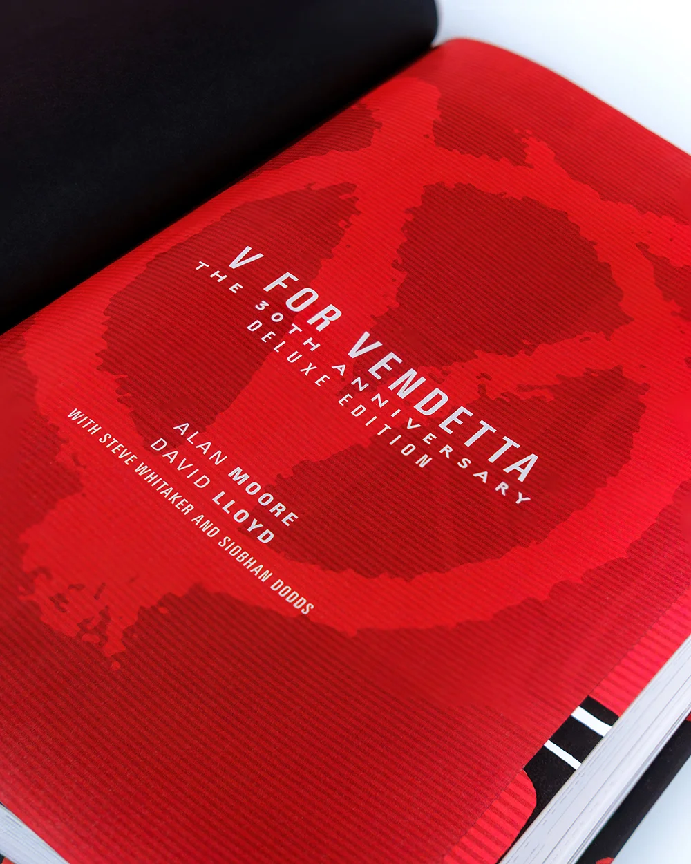 009_VForVendetta30th_Inside01.jpg