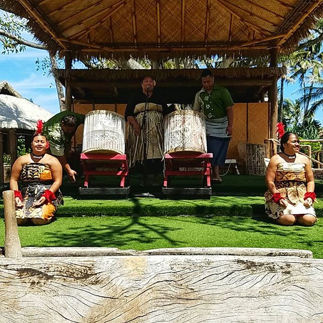 Tongan drums. Tongan love bruh...
.
Ayyy, been MIA for a bit but I been working on some side projects. What have I missed? .
Did you hear #southwestairlines
Has cheap ✈tix to #hawiianislands now??
.
. 
Follow @rgreatescape for all your trvl needs
.
.