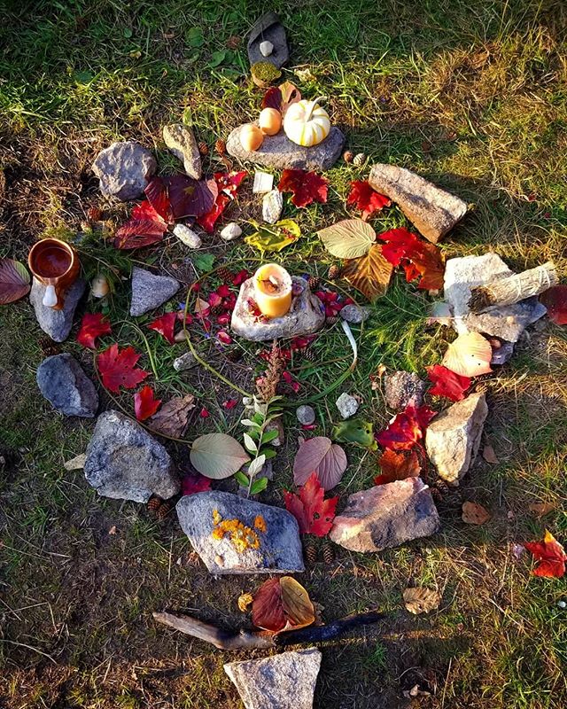 B L E S S E D 🍁 M A B O N ~ A beautiful time to thank the earth and honour the harvests. What have you grown and tended that you can carry with you now? You may want to offer some blessing herbs, sacred smokes, prayers, and compost to your gardens now. Give thanks to the earth and all that was grown this year! I spend time thanking the plants who have given food and medicine, scattering their seeds. Celebrate the harvest in your home by gathering fruits and grains harvested this season. Decorate your altars in fall leaves, goards, seeds, and fruit. Feel the balance of equal day and night, preparing to head soon into the months of greater darkness and dreamtime. Welcome in a season of release, renewal, and rest. 🍁🍂🌾 Enjoy some words from my 15 year old self about celebrating Mabon. The spelling and typing on an old typewriter (computers were new then) should give a smile. Blessed be everyone!! ❤ Sage
