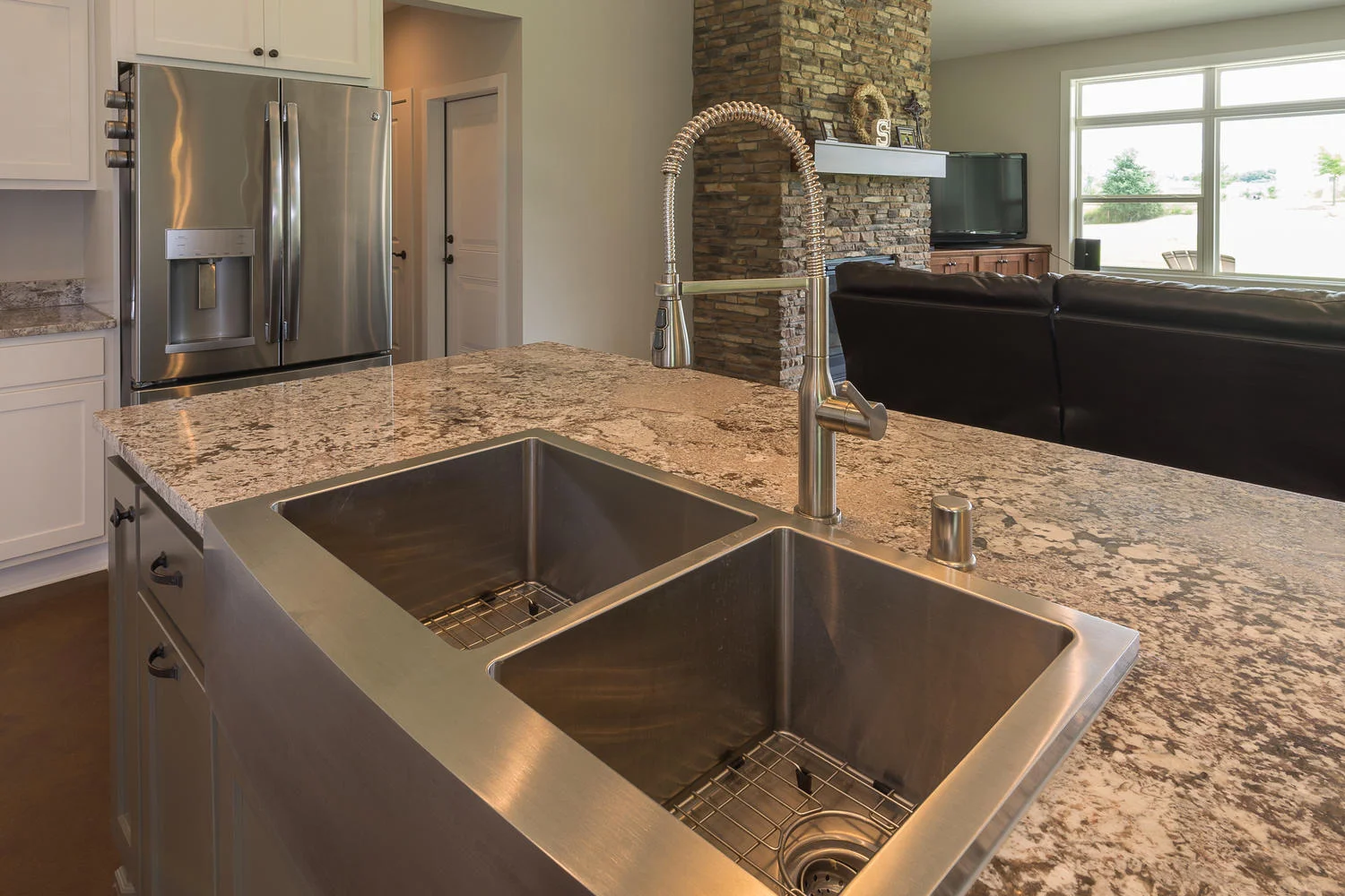 20438 172nd St NW Big Lake MN-large-018-1-Kitchen-1500x1000-72dpi.jpg