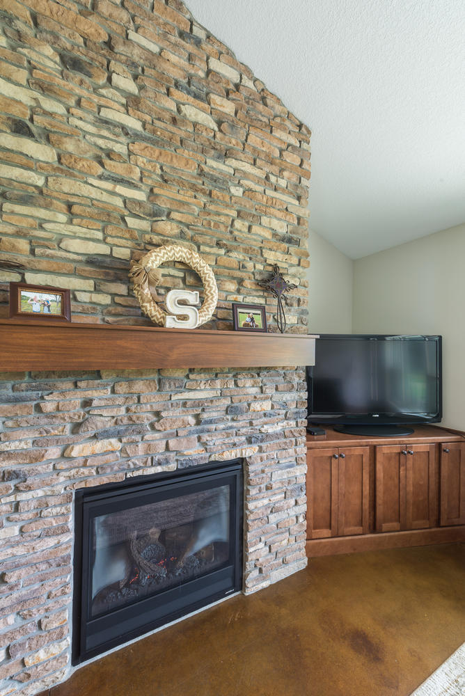 20438 172nd St NW Big Lake MN-large-024-23-Fireplace-668x1000-72dpi.jpg