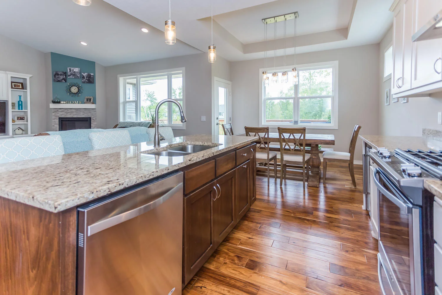 6458 Killdeer Rd Lino Lakes MN-large-007-58-Kitchen-1500x1000-72dpi.jpg