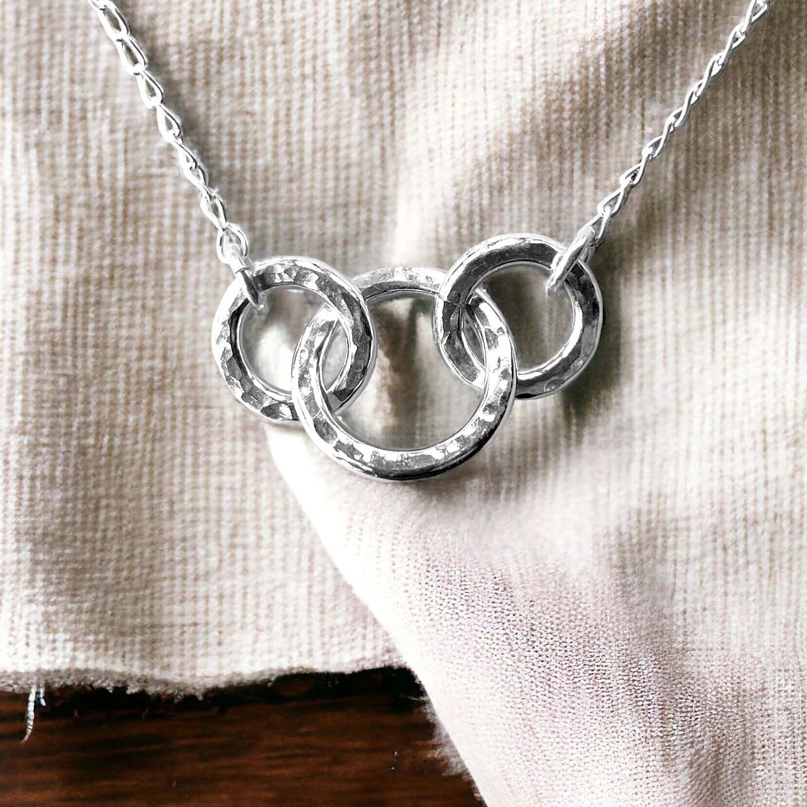 0DE9949B-FF03-400F-86DB-982B9CAEE2F4