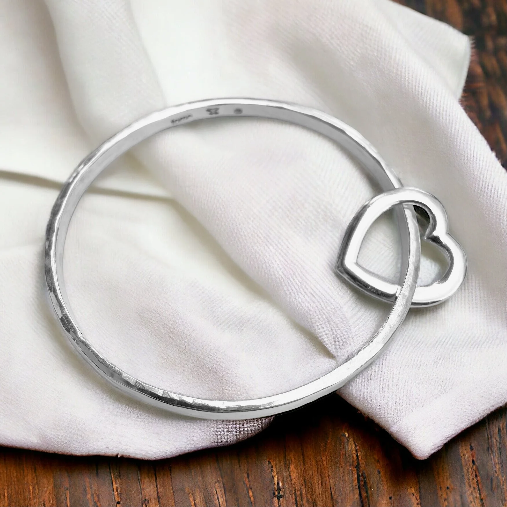 1D9A5B38-020E-4842-81D5-8EA10476EC5D