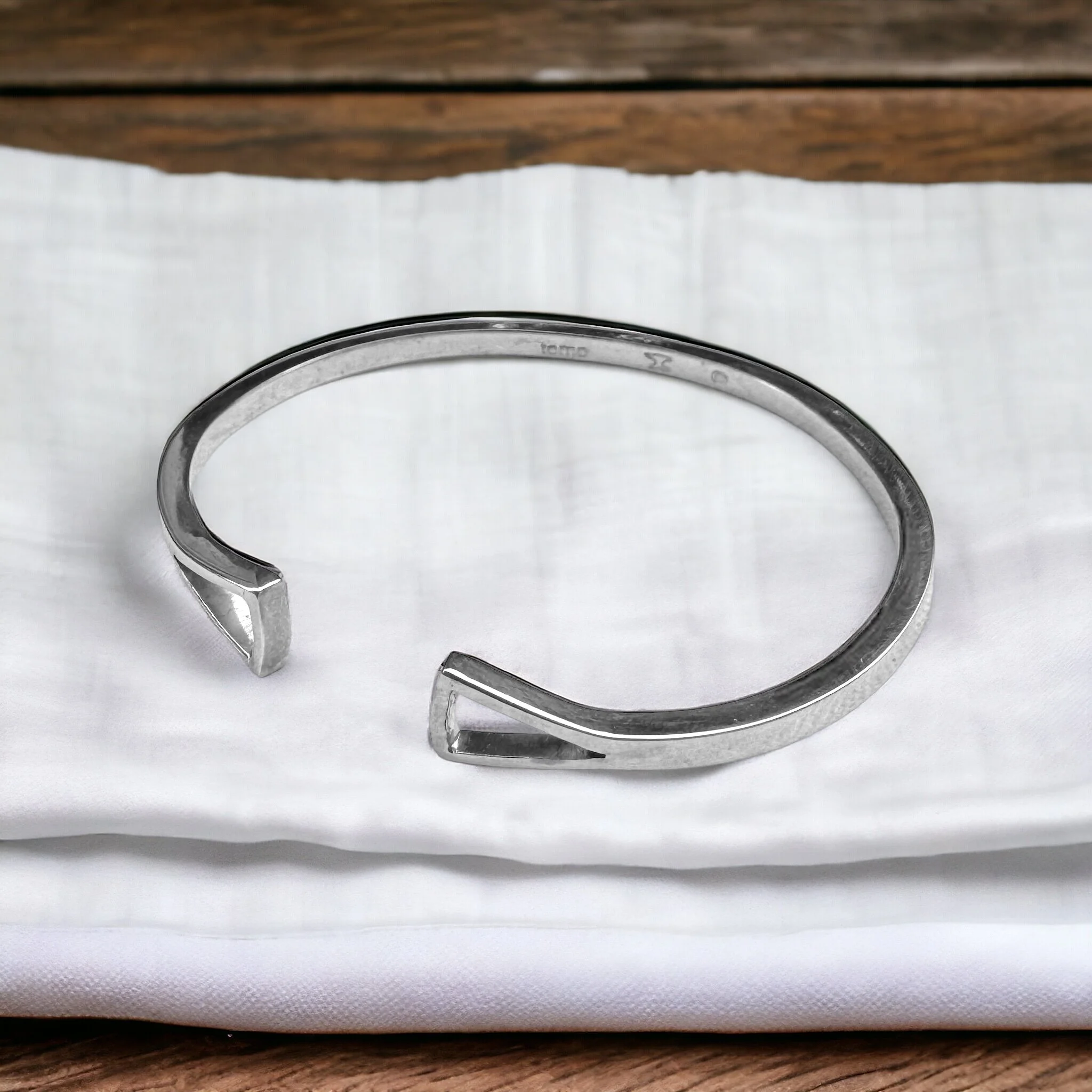 212C8F95-0FE9-413C-8B56-FEB5F85A3E6A