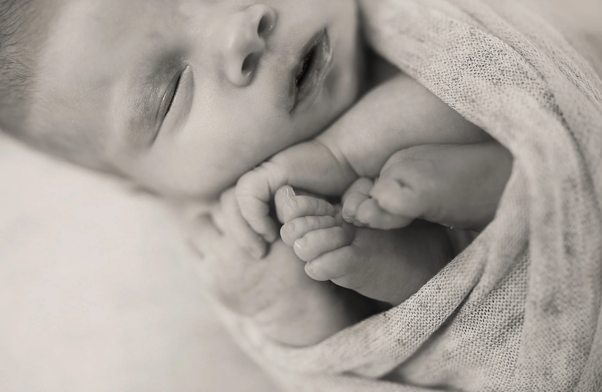 Edie-Mundy-1-month-old-051-copyb&W-2.jpg
