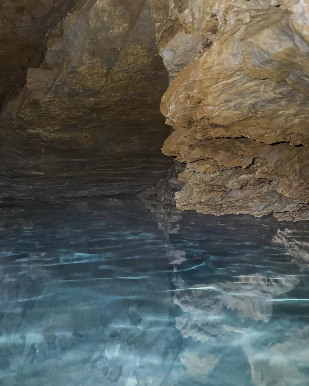 Zhylë cave