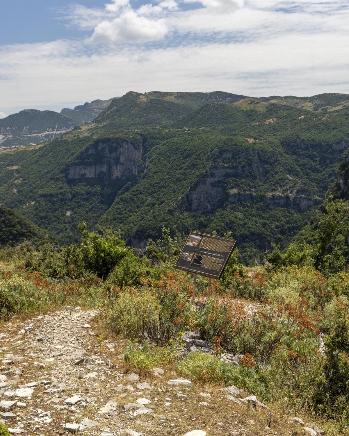 Nivicë Canyon