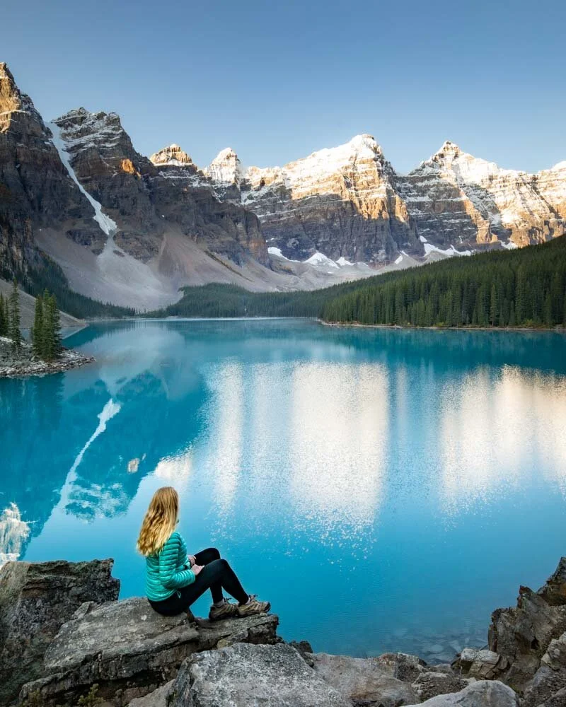 Moraine Lake Sunrise vs Sunset. A complete guide for your visit