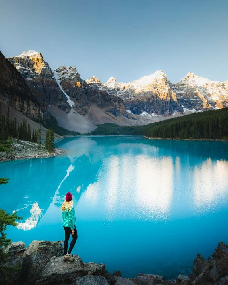 Moraine Lake Sunrise vs Sunset. A complete guide for your visit