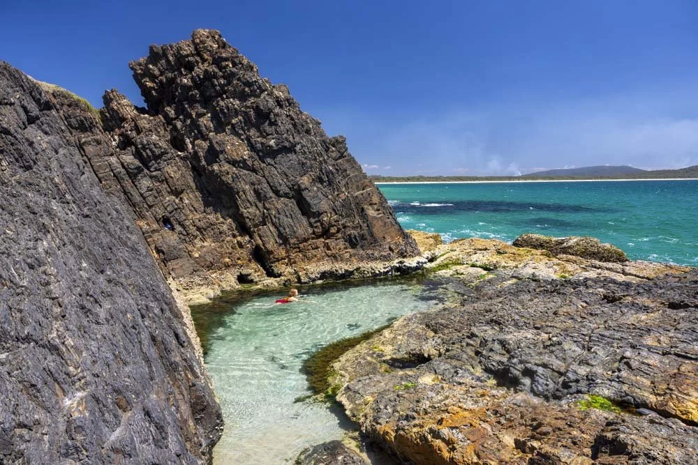 How to find the sensational boomerang shaped rockpool in Crescent Head