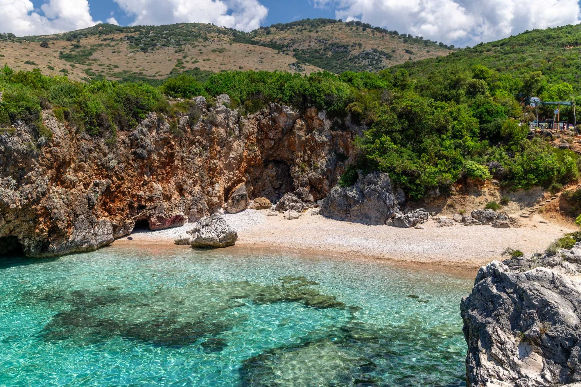 The 7 most spectacular beaches Himare, guaranteed