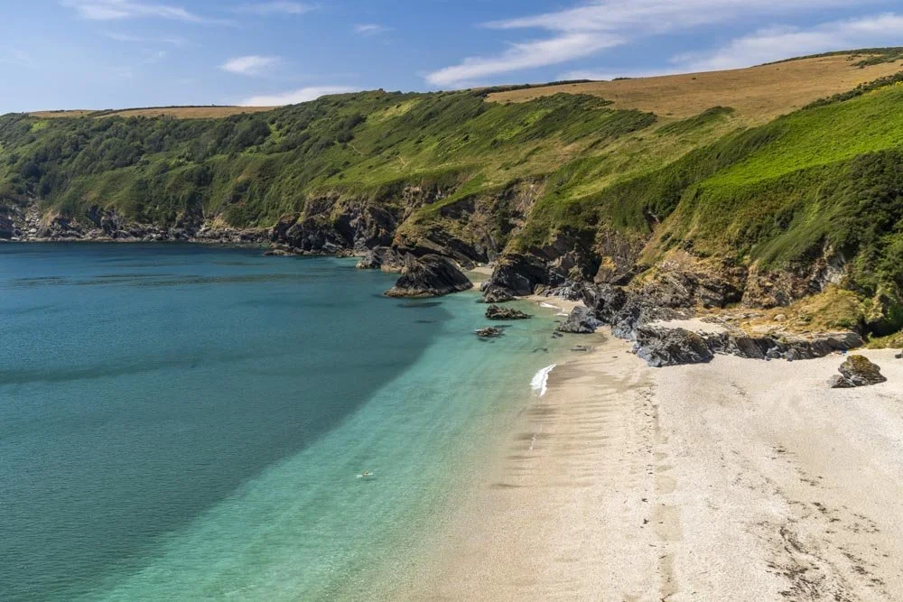 Lantic Bay: a quiet beach with tropical island vibes in Cornwall 