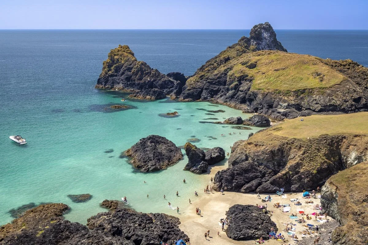 Kynance Cove and the spectacular hidden Mermaid Pool 