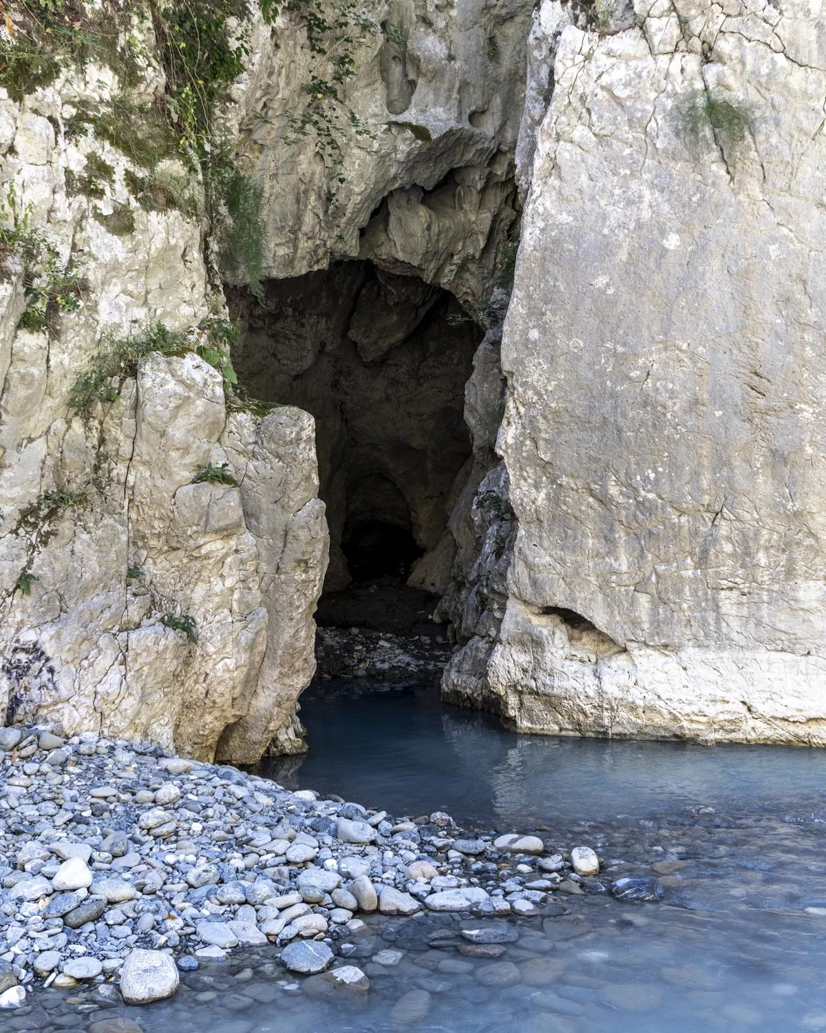 Holta Canyon cave
