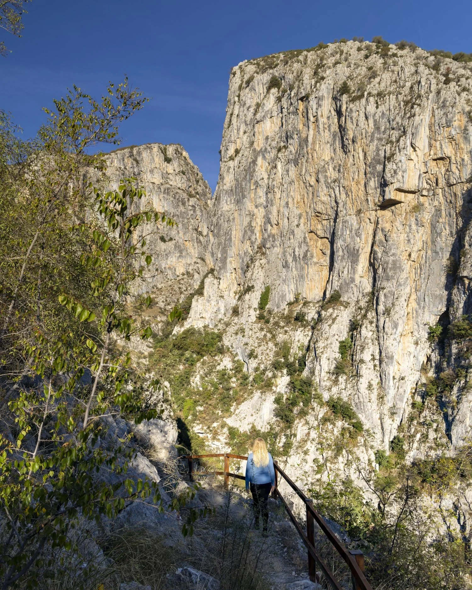 Walking for pirogoshi cave