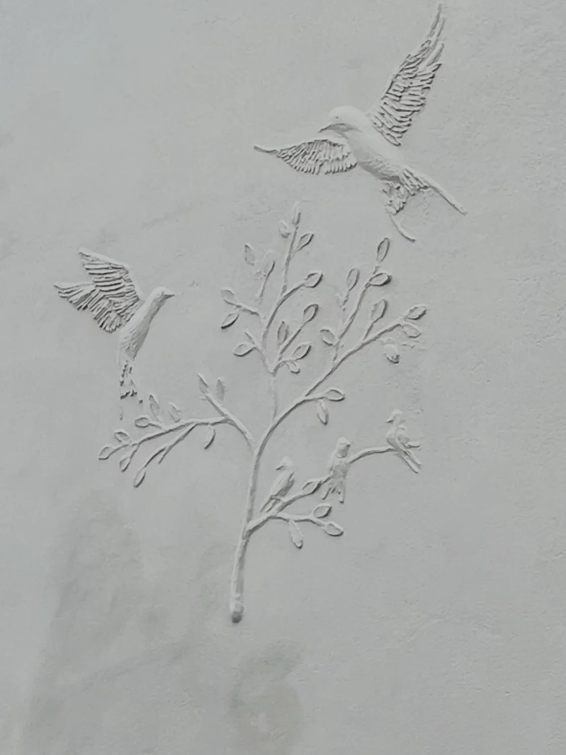 We were asked to decorate this previously #lime rendered wall (not installed by us) as it was getting a lot of weather and starting to degrade. Client also wanted a parged design which was created by the excellent @mrwolfesgallery123. We hot 🔥 lime 