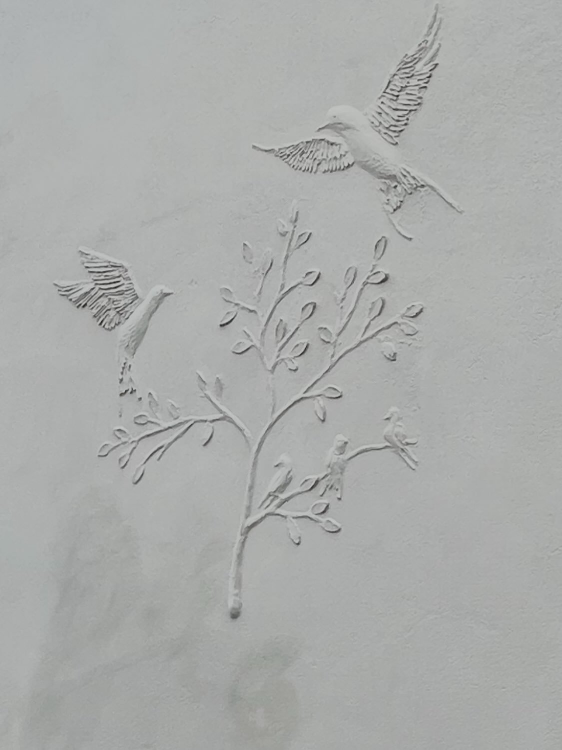 We were asked to decorate this previously #lime rendered wall (not installed by us) as it was getting a lot of weather and starting to degrade. Client also wanted a parged design which was created by the excellent @mrwolfesgallery123. We hot 🔥 lime 