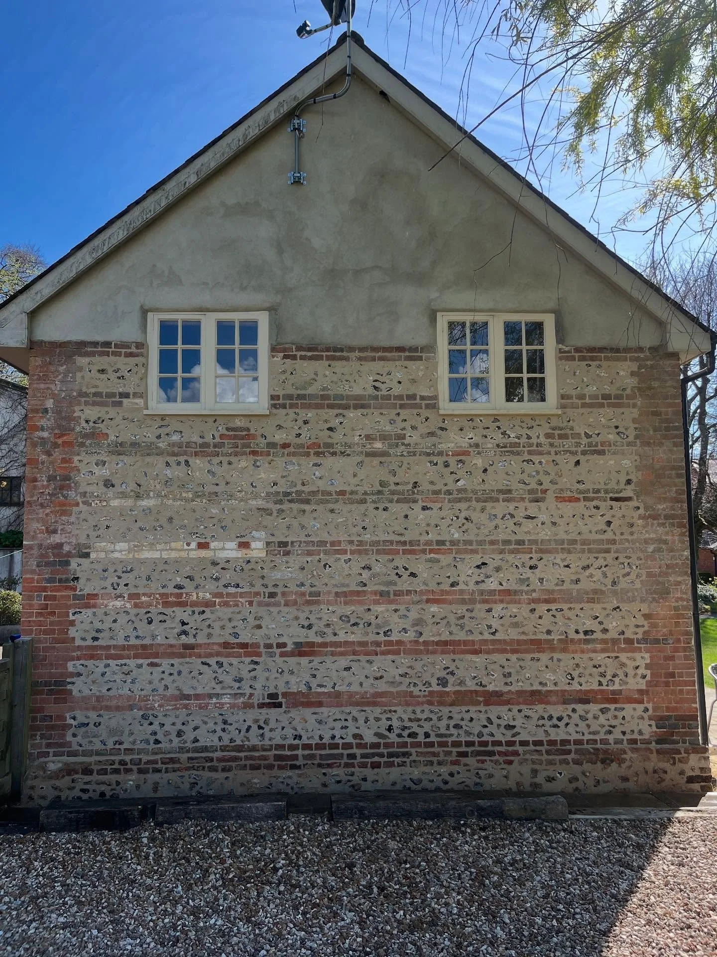 What a location! Lovely job restoring the gable of this Dorset cottage with chalk lime mortars to help remedy internal rising damp. All cement removed and replaced with traditional chalk lime mortar (and flint this time instead of concrete infill 😊?