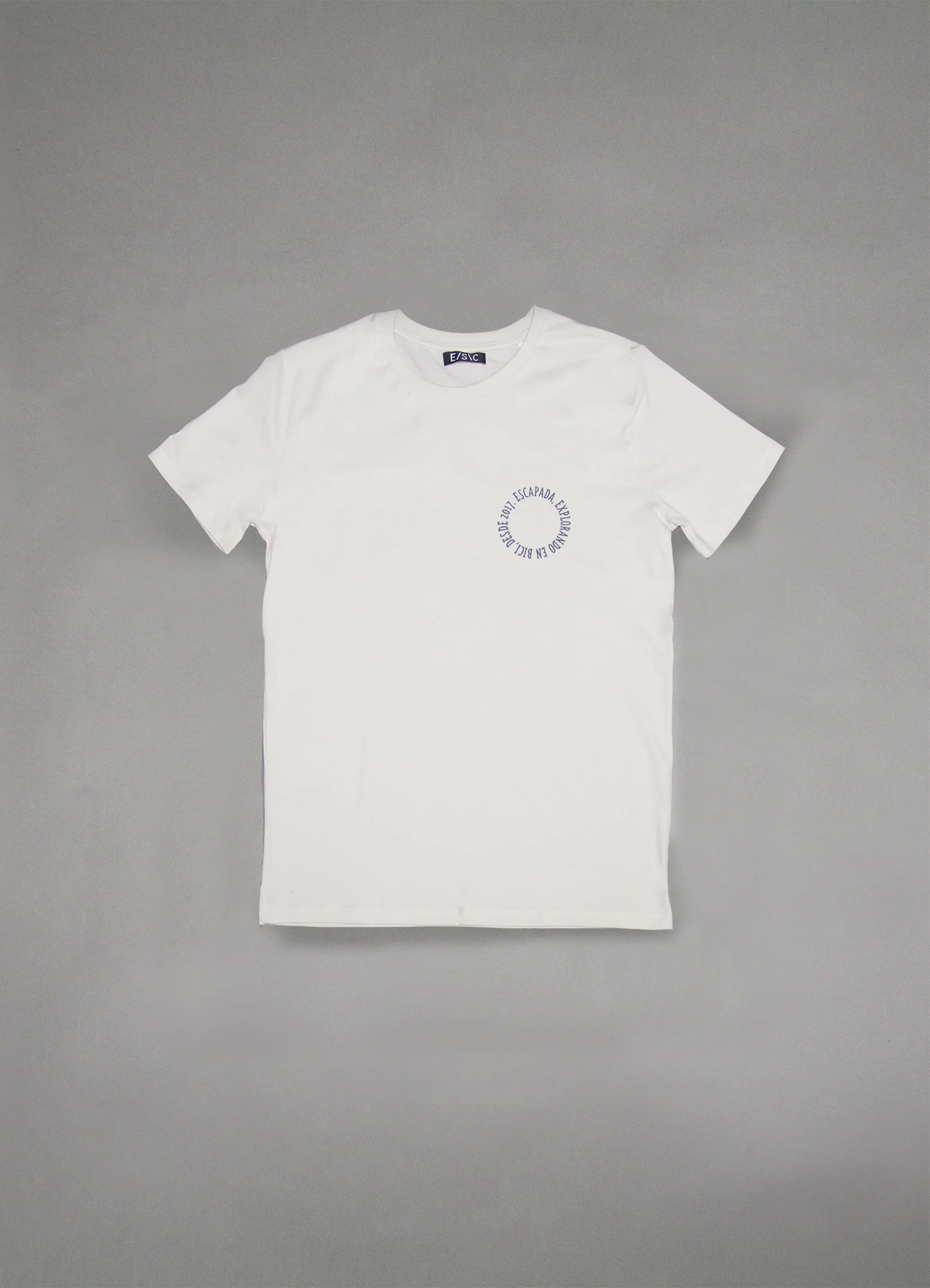 Tshirt_explorando_01_w.jpg