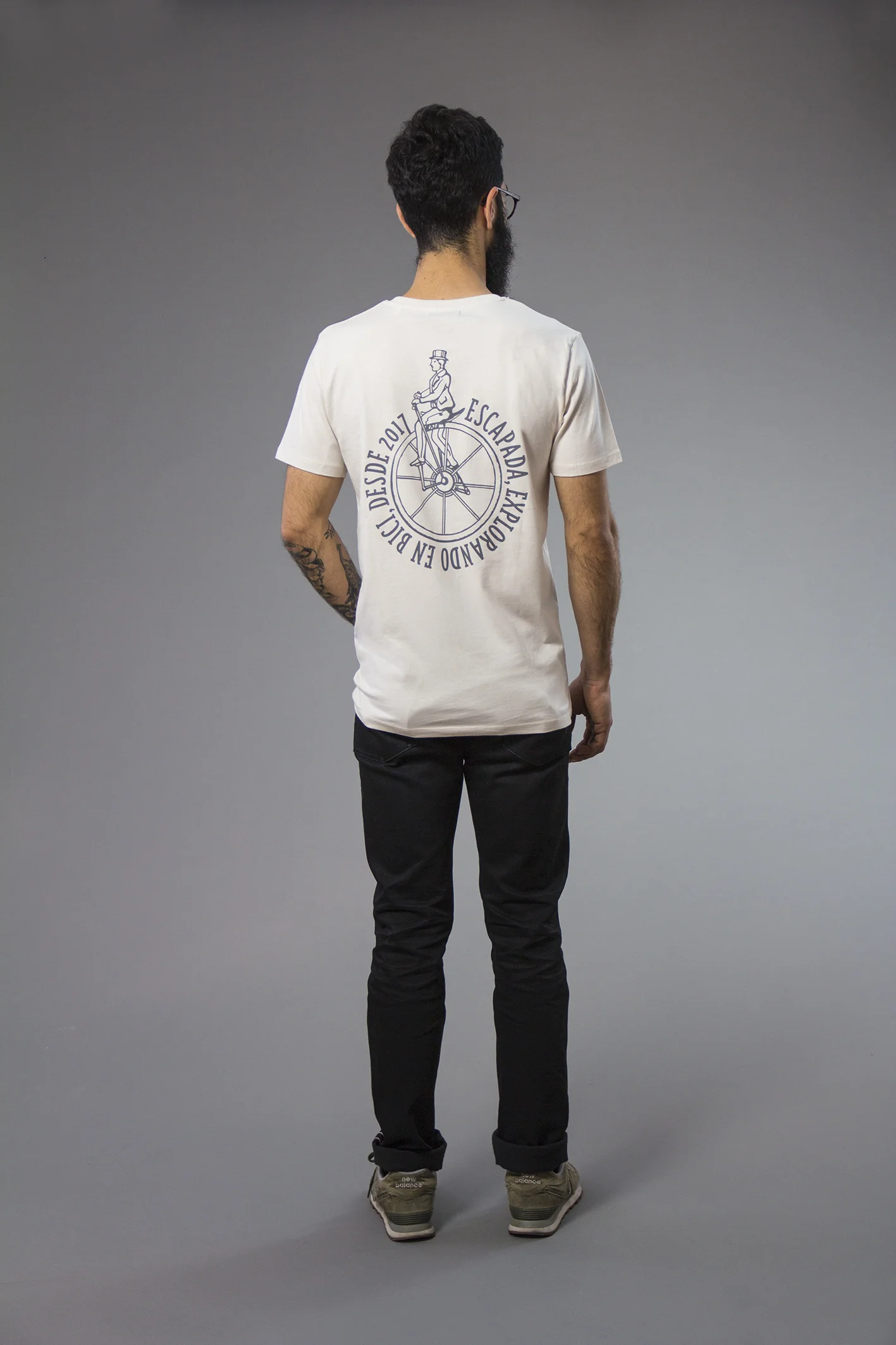 Tshirt_explorando_04_w.jpg