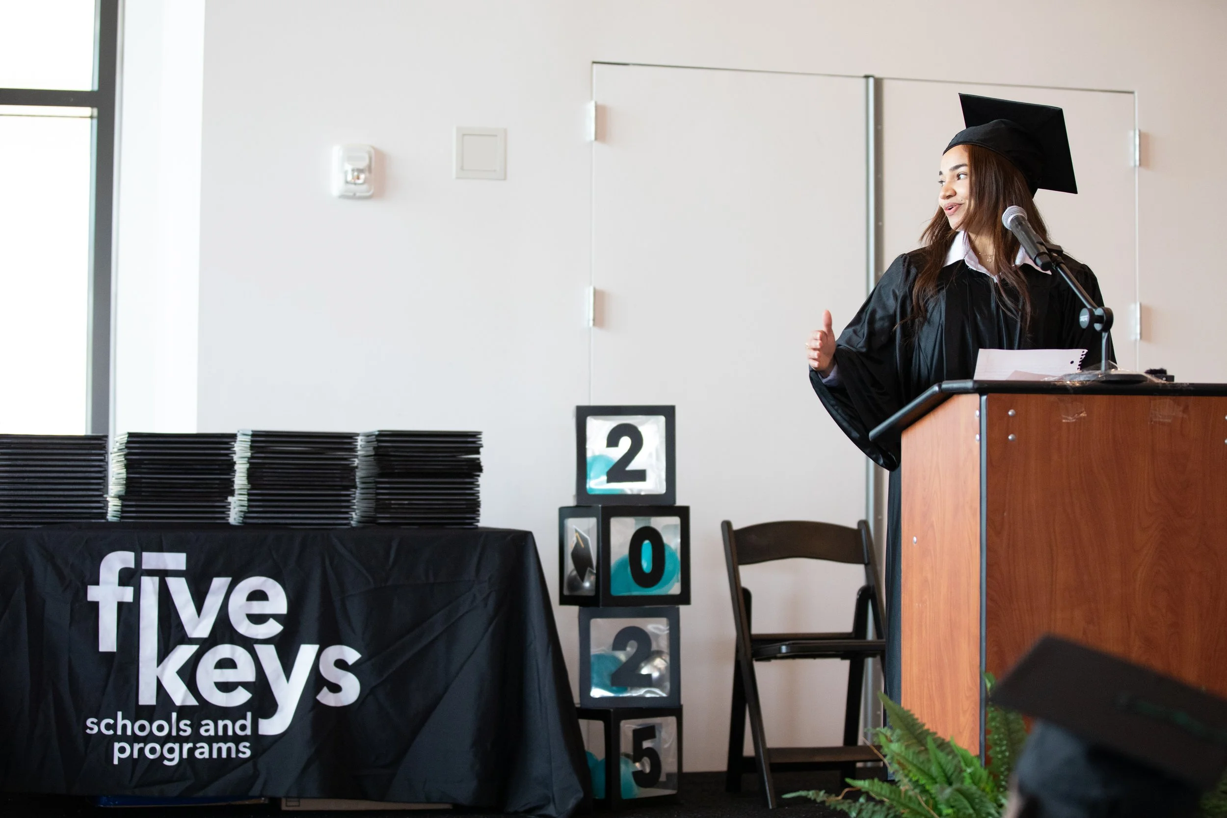 FIVEKEYSGRAD2025-2795.JPG