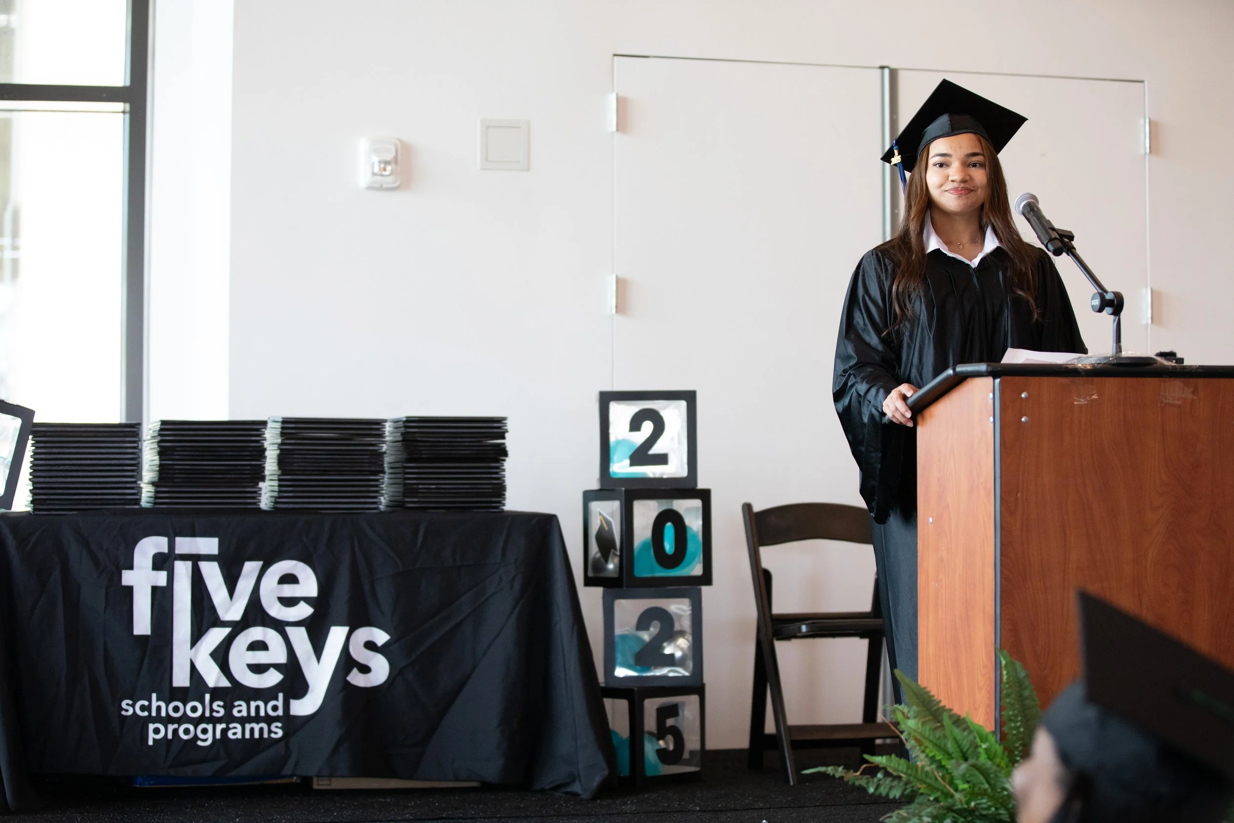 FIVEKEYSGRAD2025-2800.JPG