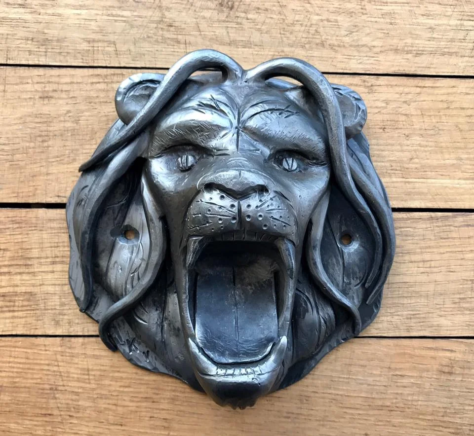 lion head.jpg