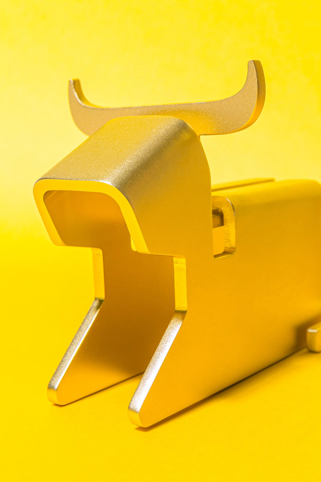 5df8a170f731a25b90e03089_Go-Lucky-Golden-Aluminium-Ox4.jpg
