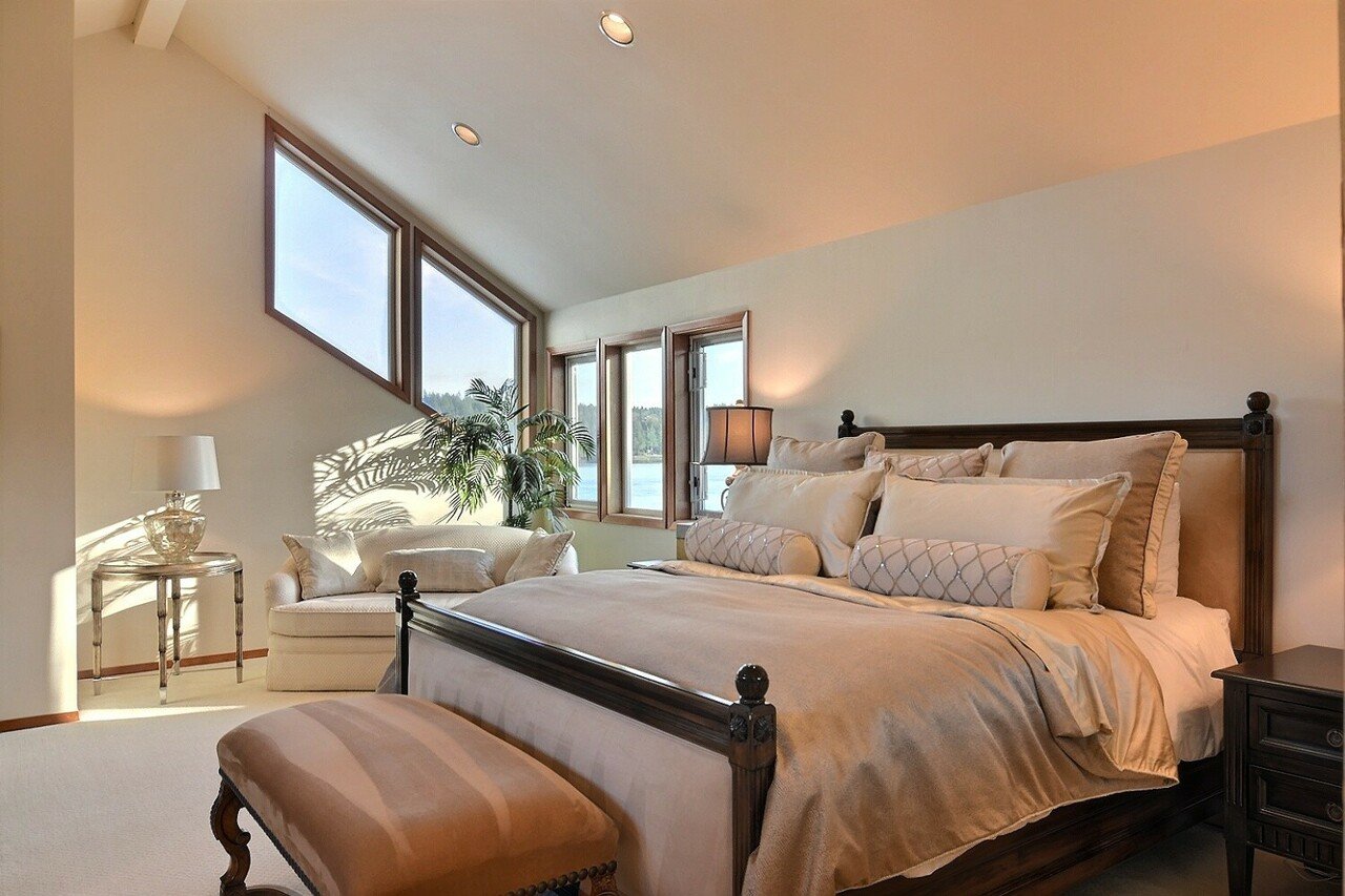 18-Master-Bedroom-Upper-Level.jpg