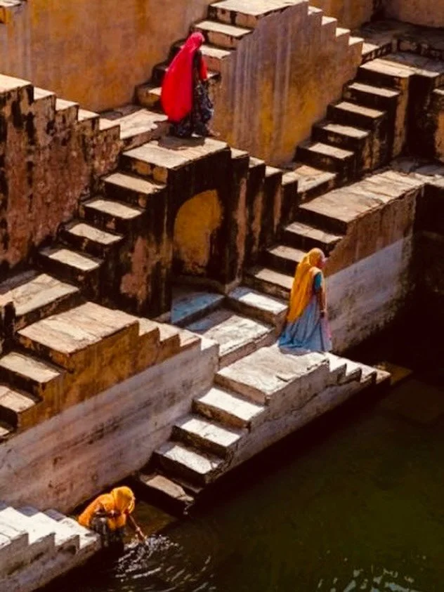 Bombay Sapphire &ndash; something is coming 
⠀⠀⠀⠀⠀⠀⠀⠀⠀
An explosion of colors, a journey of inspirations.
What begins as a feeling&hellip; transforms into prints.
⠀⠀⠀⠀⠀⠀⠀⠀⠀
Tomorrow ✨
⠀⠀⠀⠀⠀⠀⠀⠀⠀
#ss26 #newcollection #prints