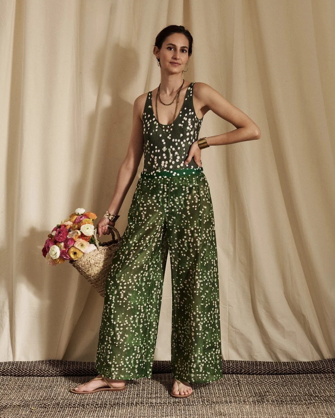 Emerald Dilawi print, a total look made for effortless summer:  light, bold, and endlessly chic.

www.feelmefab.com

#ss26 #dilawiprint #feelmefab